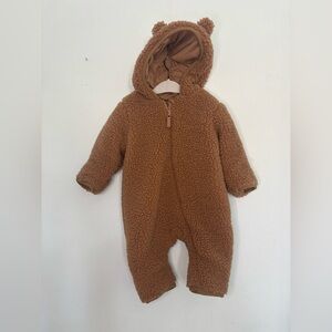 WONDER NATION SHERPA TEDDY BEAR HOODED ONSIE SZ 6-9MONTH